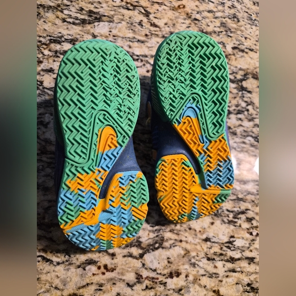 NIKE Lebron Witness 12C - Picture 5 of 7